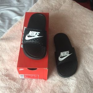 Nike Benassi Slides